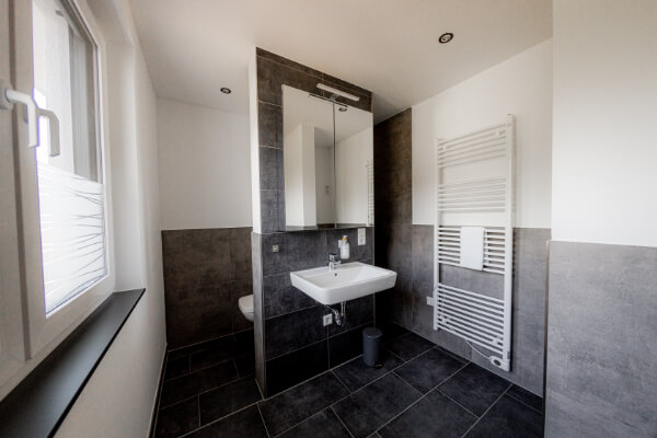Freshly renovated bathroom for a great stay and relaxed overnight stay in Herzogenaurach