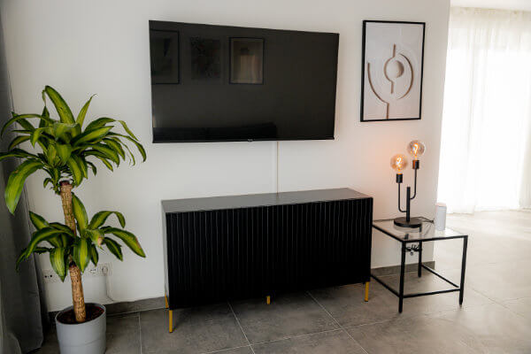 Großes Smart TV mit Streaming-Optionen im Apartment - Herzogenaurach - BONNYSTAY
