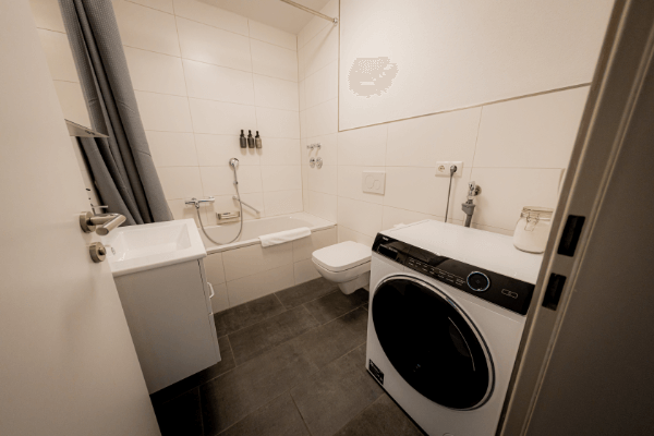 Badezimmer mit Waschmaschine - Ferienwohnung Landshut - BONNYSTAY