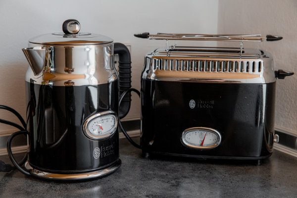 Electric kettle and toaster