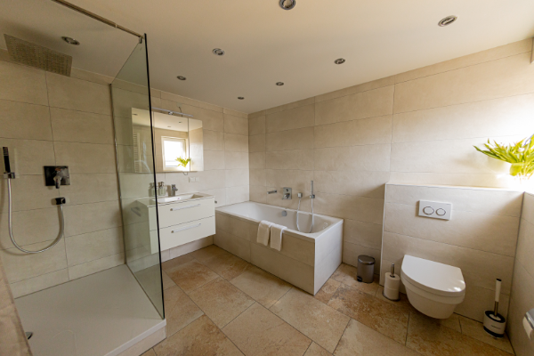 Modern bathroom - Apartment Landshut - BONNYSTAY