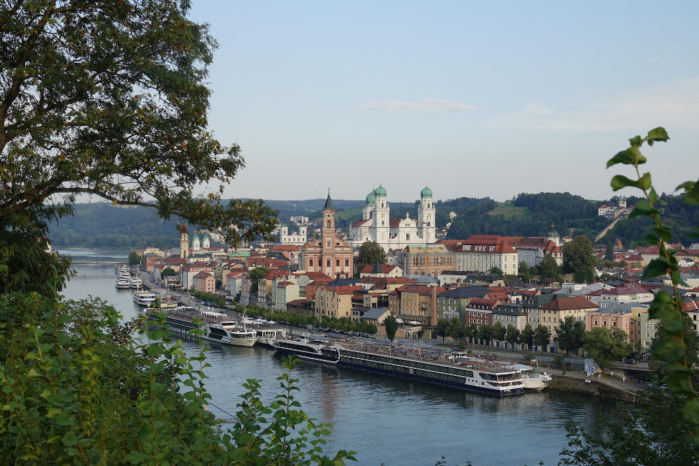 Passau an Donau, Inn und Ilz mit Dom und Burganlage