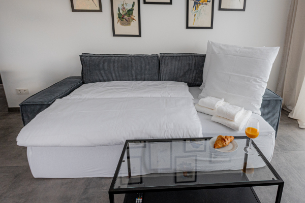 Comfortable sofa bed for two - BONNYSTAY Herzogenaurach