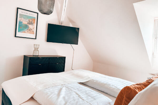 Smart TV in den Schlafzimmern - BONNYSTAY Lörrach