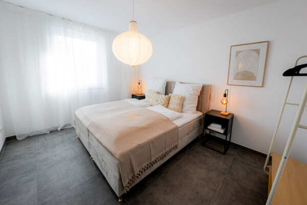 Bedroom with darkening for overnight stay in Herzogenaurach